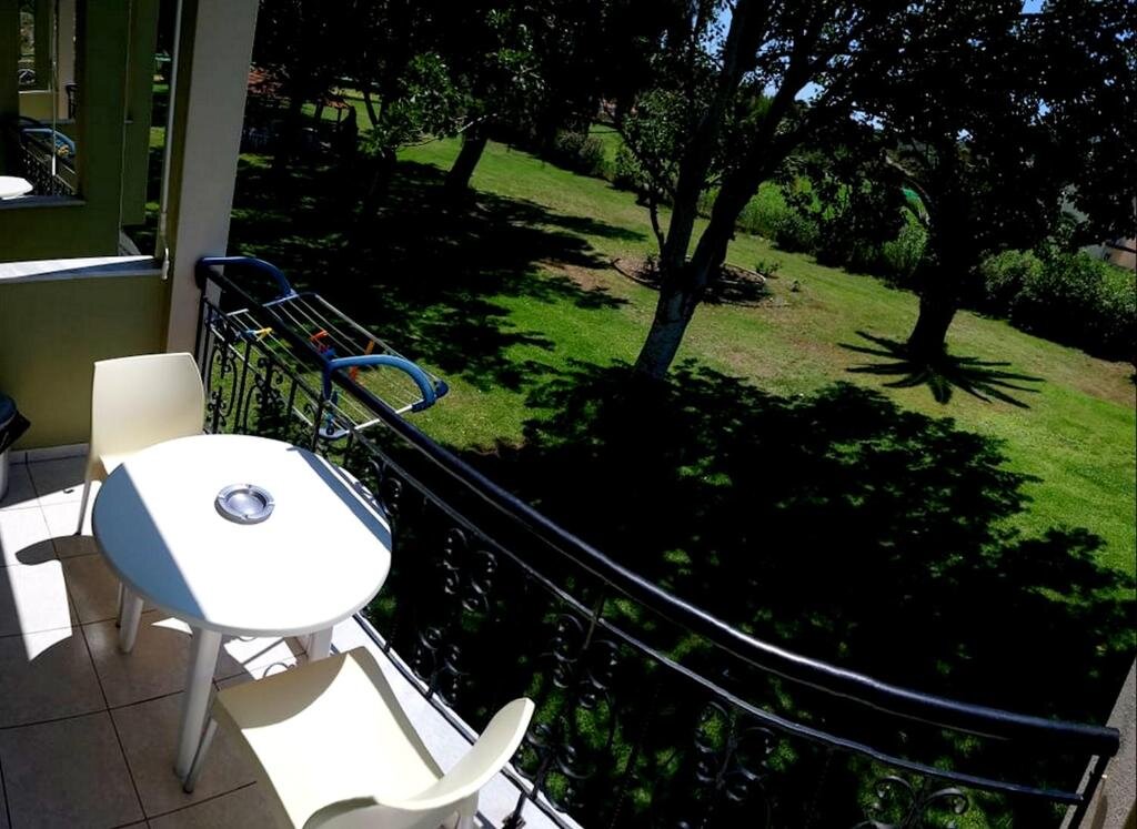 Appartamento doppio familiare con balcone e con vista sul giardino Chrissi Ammoudia