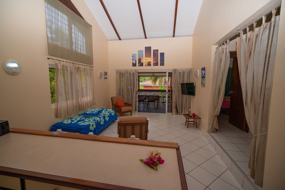 Коттедж Bora Bora Holiday's Lodge and Villa