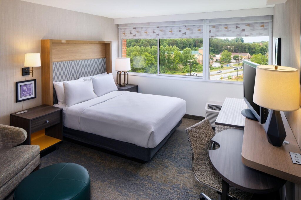 Люкс с 2 комнатами Holiday Inn Charlottesville-Monticello, an IHG Hotel