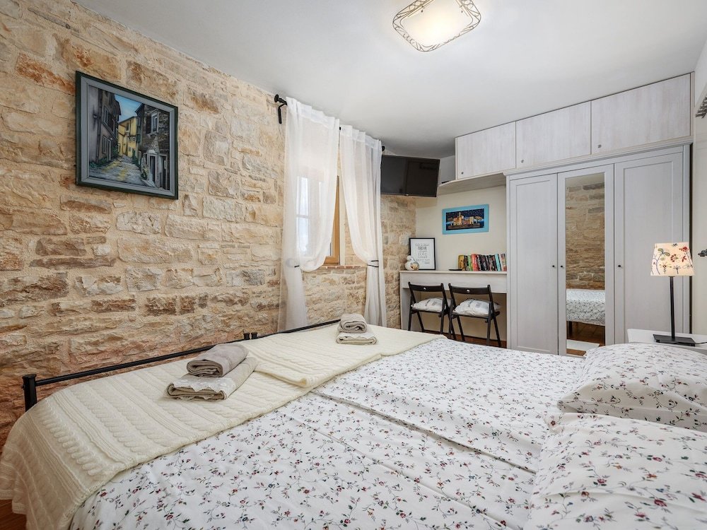 Cabaña Lovely Stone House With Private Swimming Pool