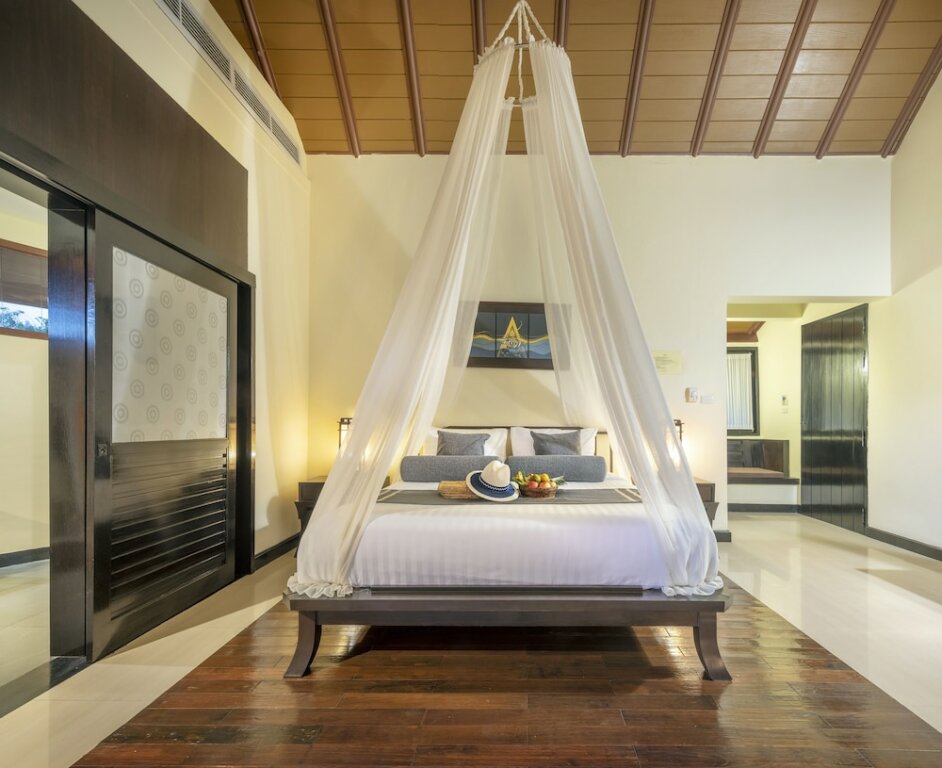 Люкс с балконом Chada Lanta Beach Resort - SHA Extra Plus