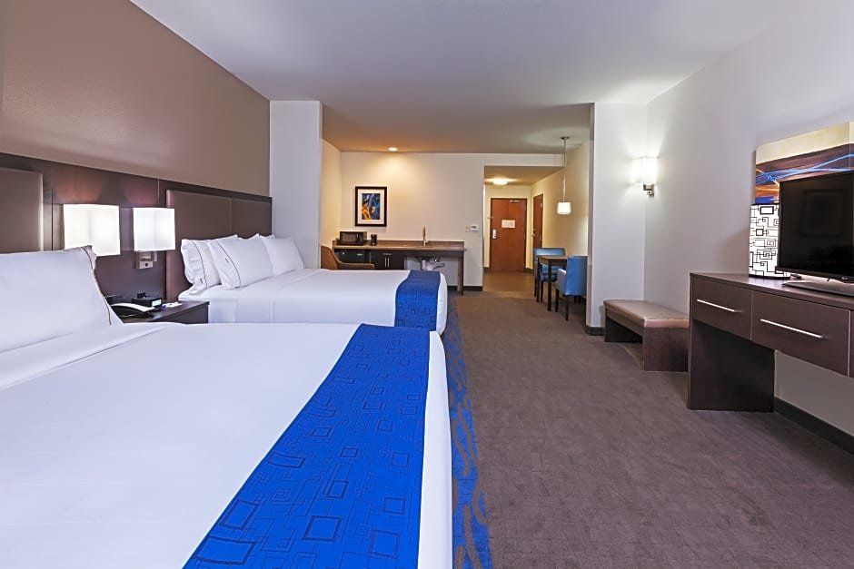 Двухместный люкс Holiday Inn Express & Suites Glenpool, an IHG Hotel