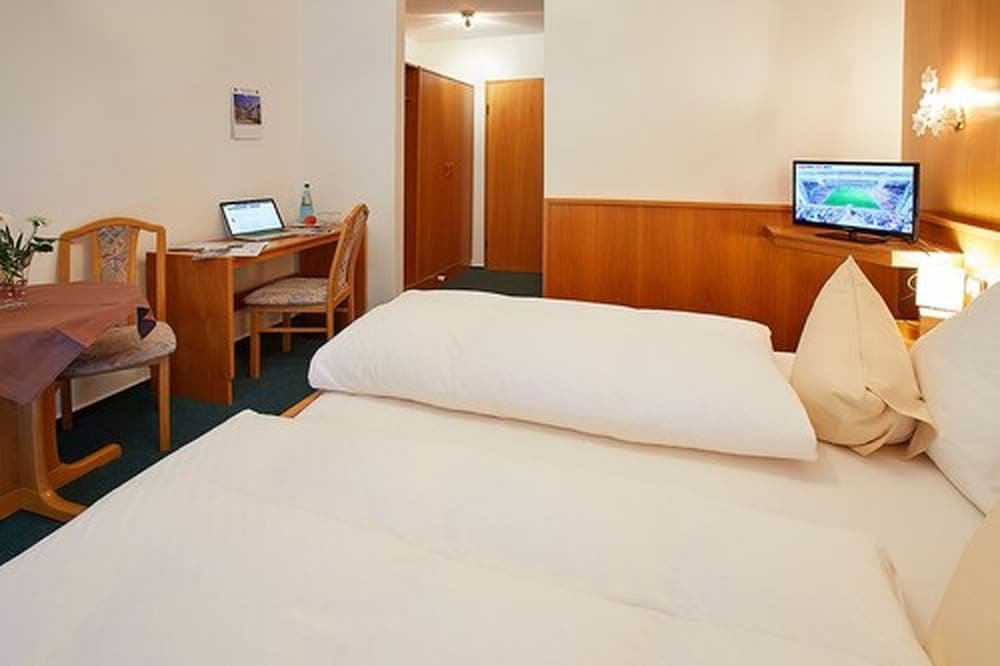 Standard Doppel Zimmer Waldhotel Tannmuehle