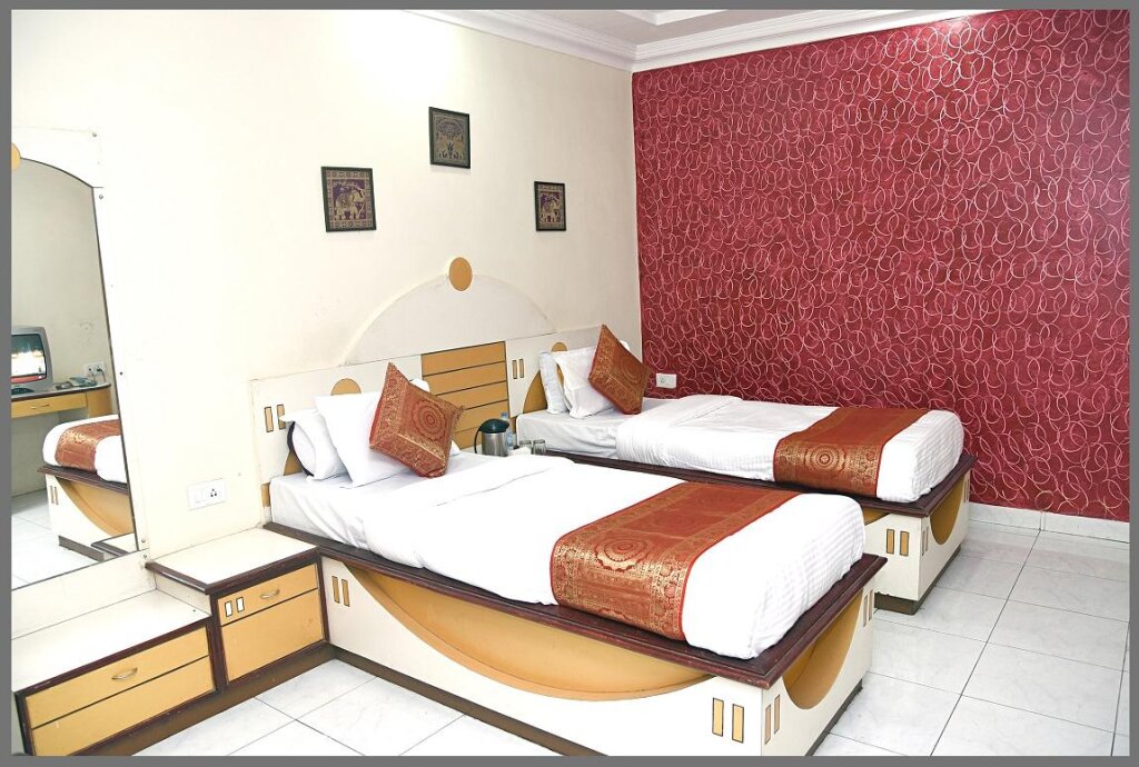 Camera Deluxe Hotel Galaxy Aurangabad