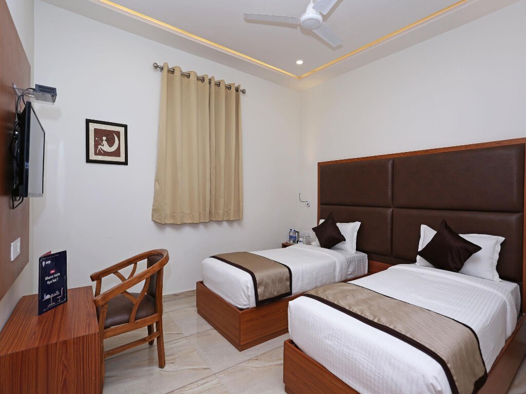 Standard Suite Capital O 10148 Hotel Paras Royale By Arn Group