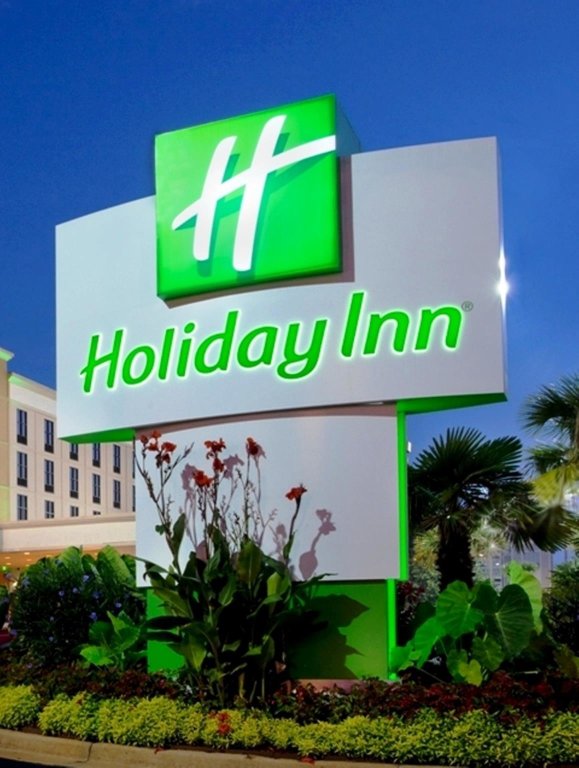 Четырёхместный номер Standard Holiday Inn Mishawaka, an IHG Hotel