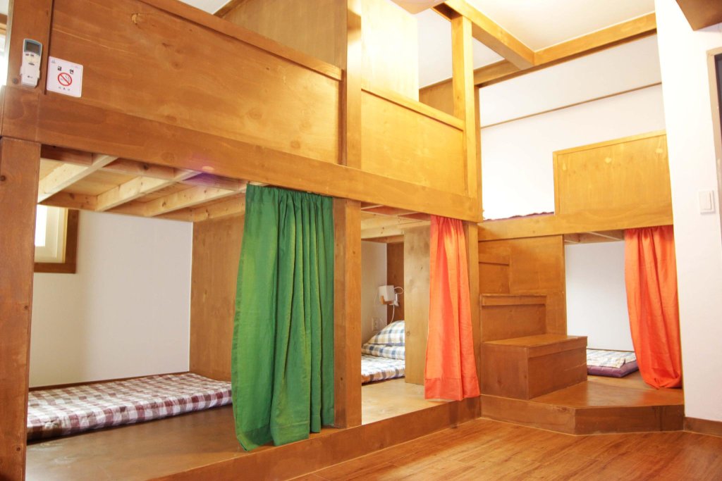 Кровать в общем номере (женский номер) Urban Art Stay - Hostel