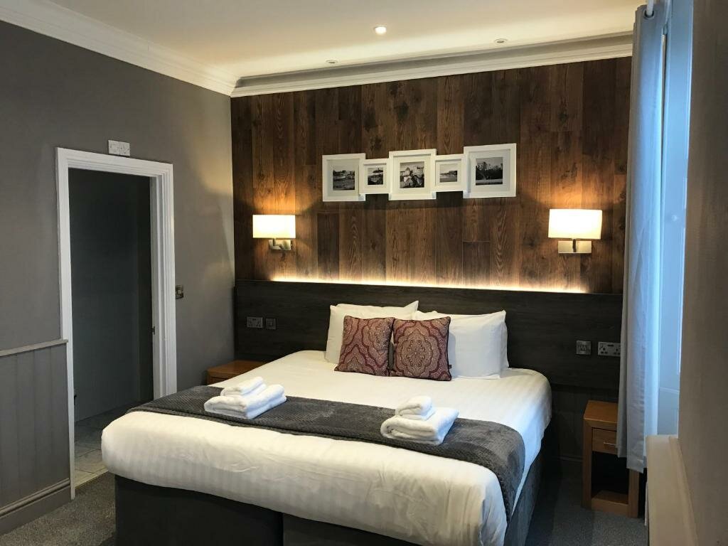 Classic Double room Heywood Spa Hotel
