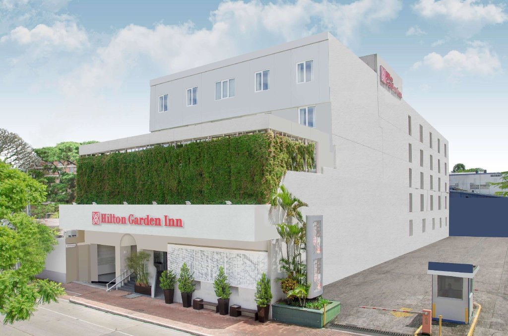 Четырёхместный номер Standard Hilton Garden Inn Guatemala City