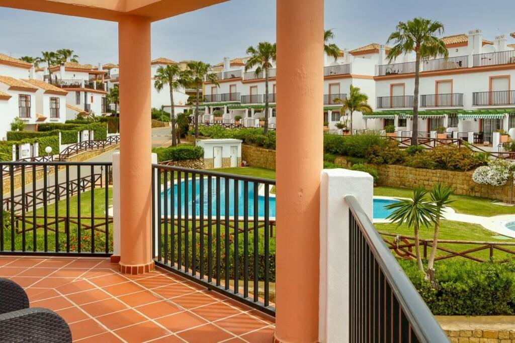 Коттедж 8-Beautiful Villa, Las Lomas de Cabopino, Marbella