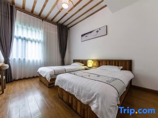 Standard Zimmer mit Bergblick Deqing Shanyinju Country House