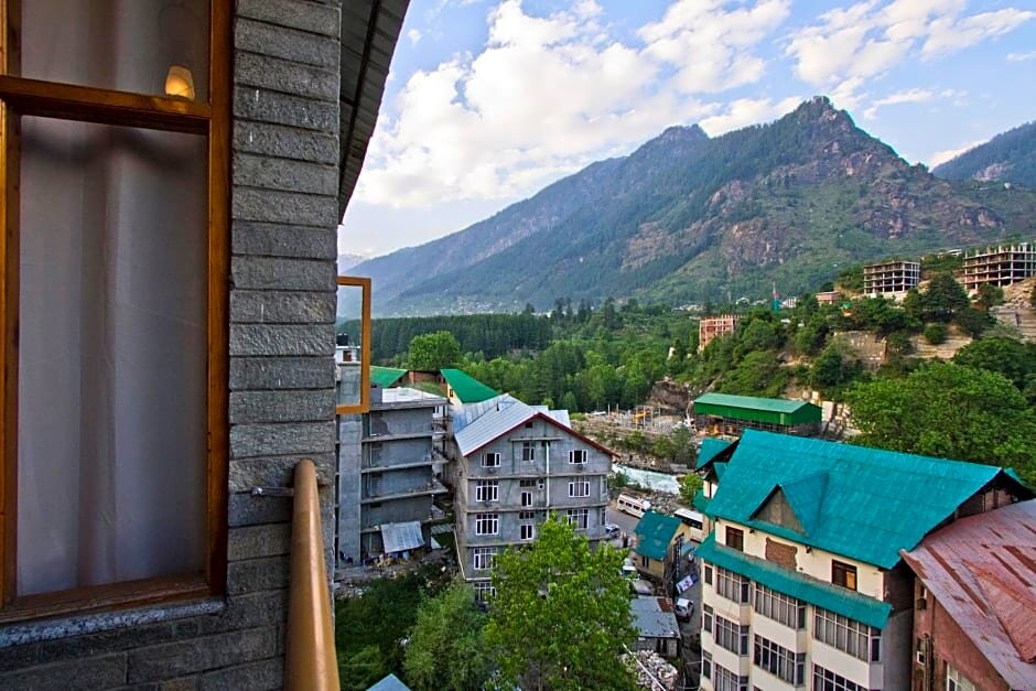 Deluxe room with balcony Sarthak Regency Centrally Heated & Air cooled, Rangri, Manali,HP,Just 1 kms from Volvo parking