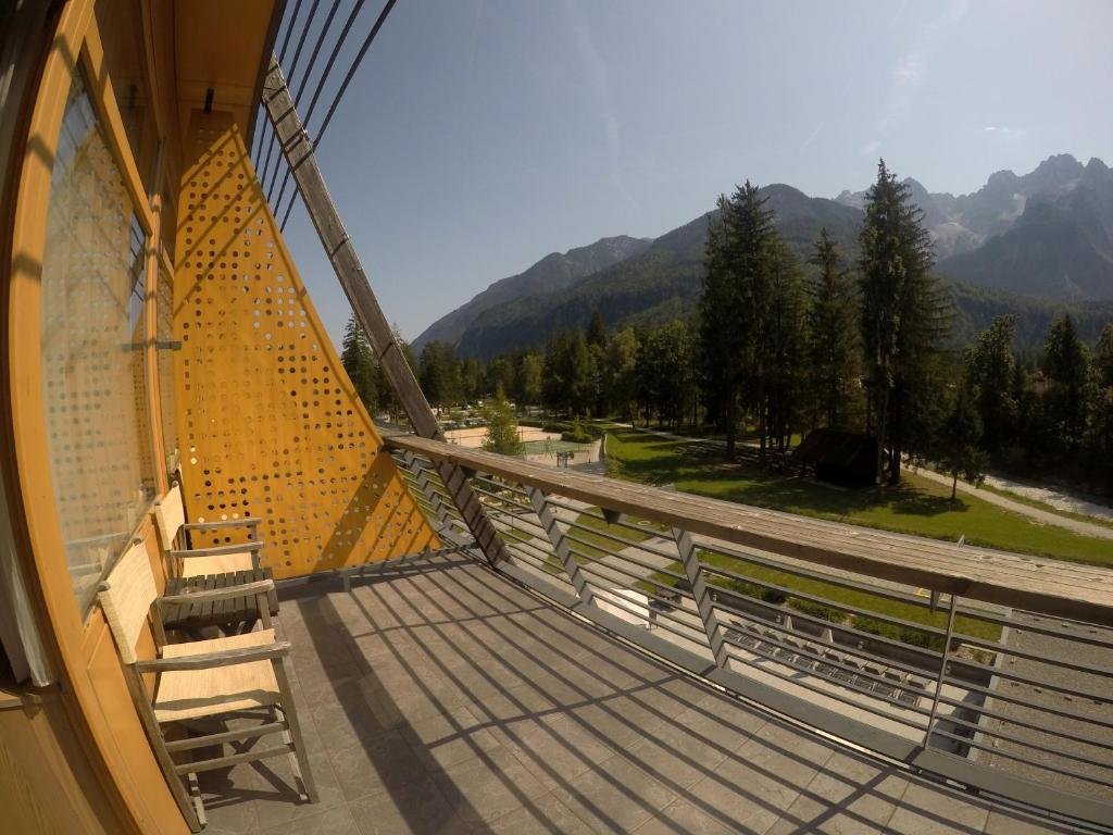 Двухместный номер Standard с балконом и с видом на горы Spik Alpine Wellness Resort