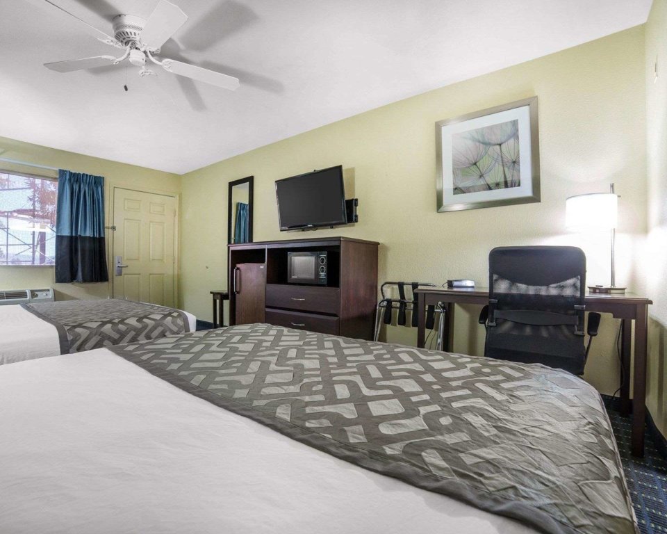 Standard Vierer Zimmer Rodeway Inn & Suites
