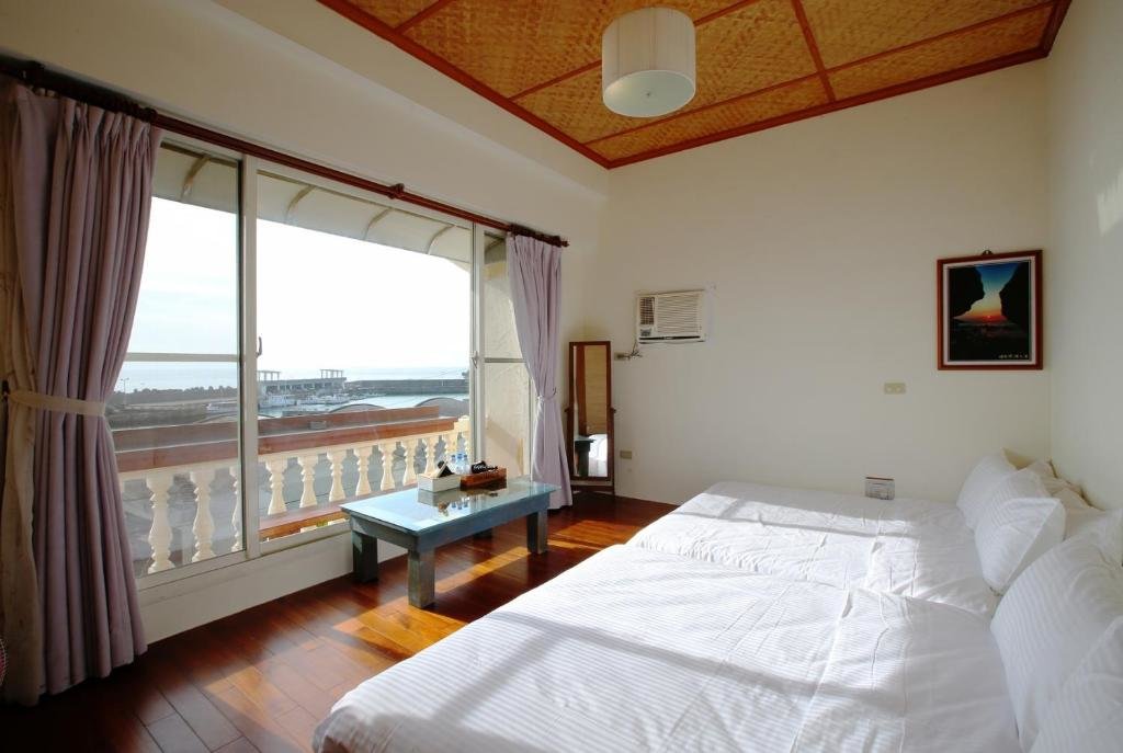 Standard Quadruple room with sea view Mama Tian Homestay