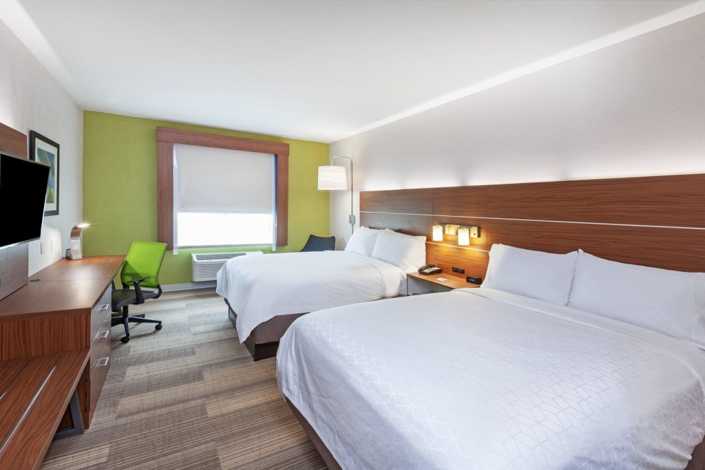 Standard quadruple chambre Holiday Inn Express Hotel and Suites Orange, an IHG Hotel