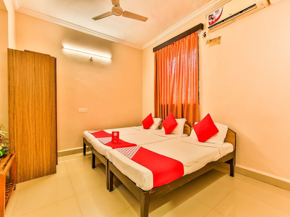 Standard Double room with balcony Flagship Hotel 4 Pillar's Near Immaculate Conception Church