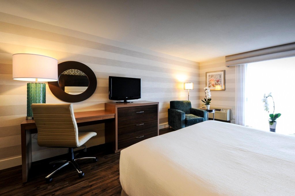 Номер Standard Holiday Inn Niagara Falls-By the Falls, an IHG Hotel
