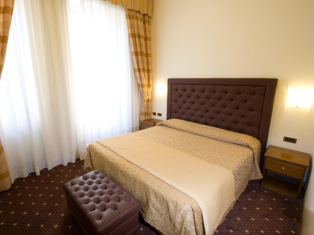 Кровать в общем номере с 2 комнатами Residence De La Gare