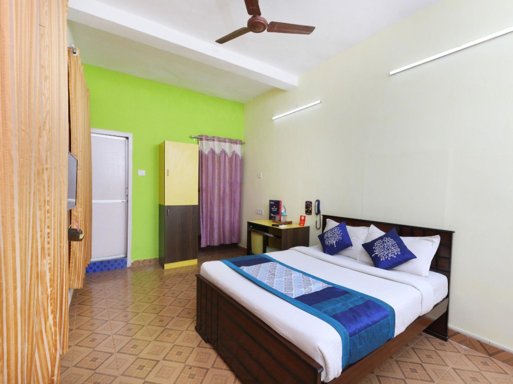 Deluxe room OYO 7697 India Gate Par View