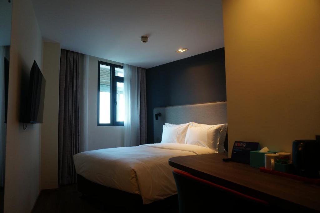Одноместный номер Standard Holiday Inn Express Qingdao City Center, an IHG Hotel