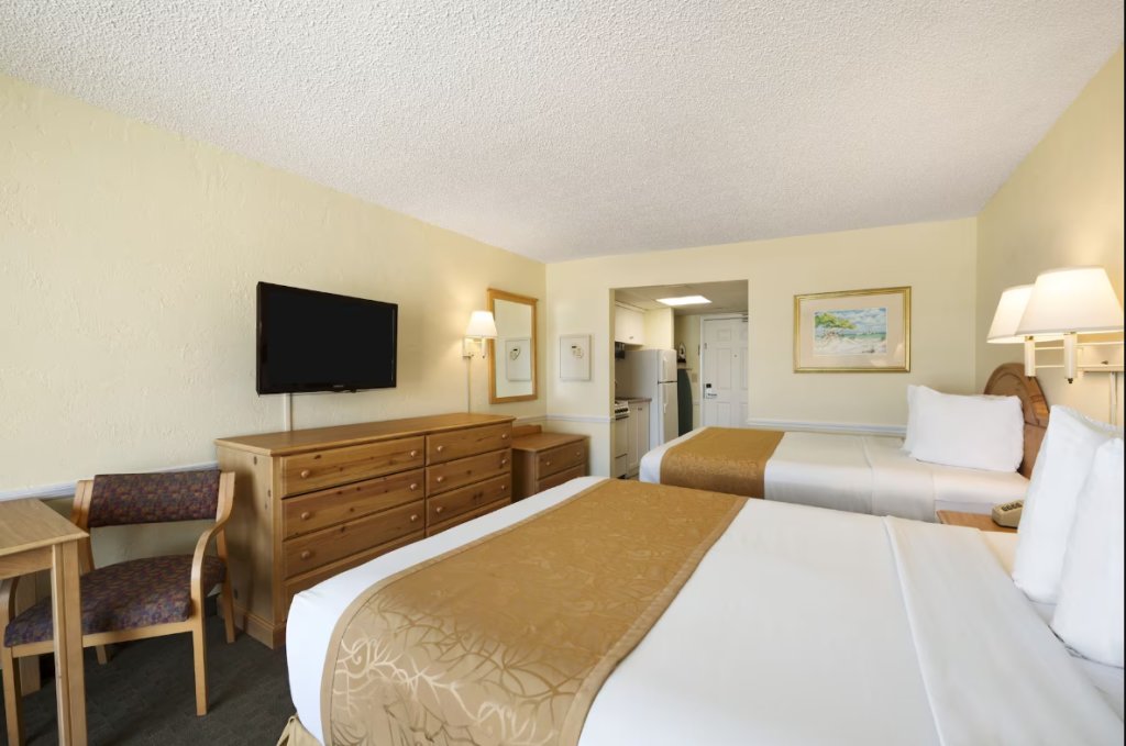 Standard Double room oceanfront Days Inn by Wyndham Daytona Oceanfront