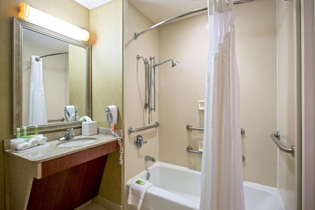 Suite Holiday Inn Express & Suites Flowood, an IHG Hotel
