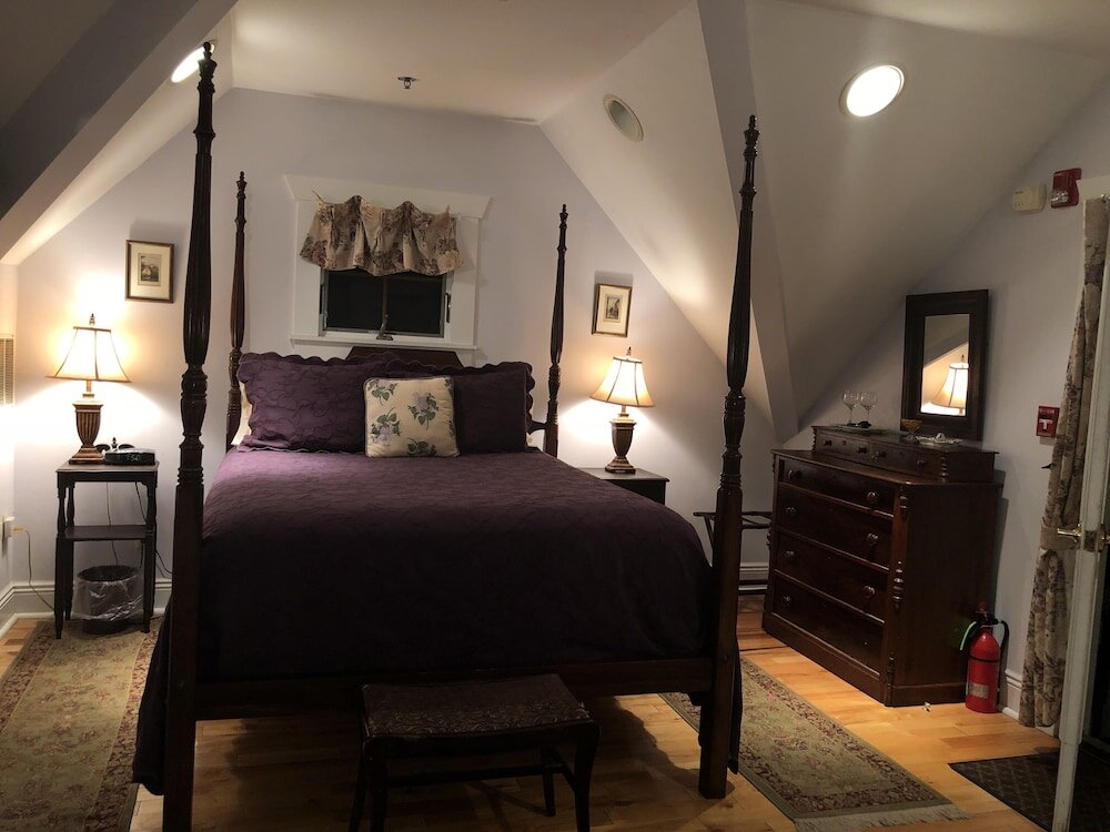 Luxury room Alpine Haus Bed & Breakfast Inn