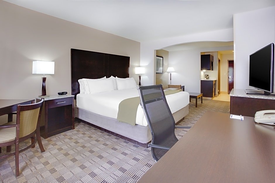 Люкс Holiday Inn Express Hotel & Suites Mebane, an IHG Hotel
