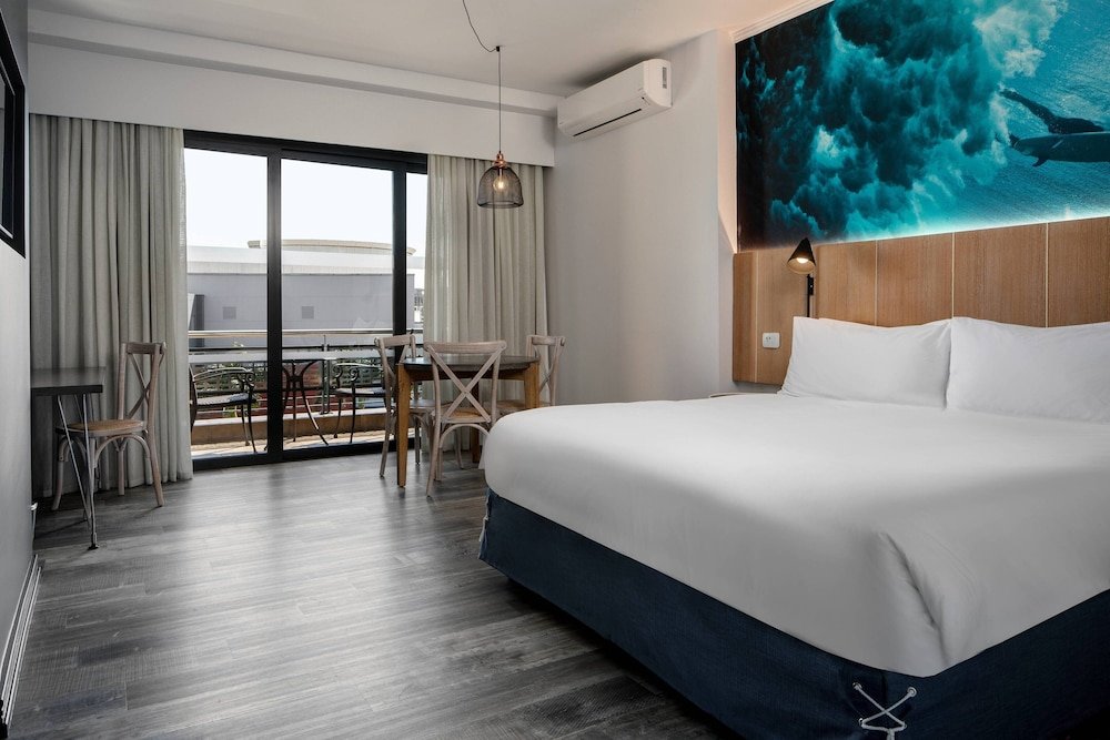 Двухместный номер Standard с балконом Protea Hotel Fire & Ice! by Marriott Durban Umhlanga Ridge