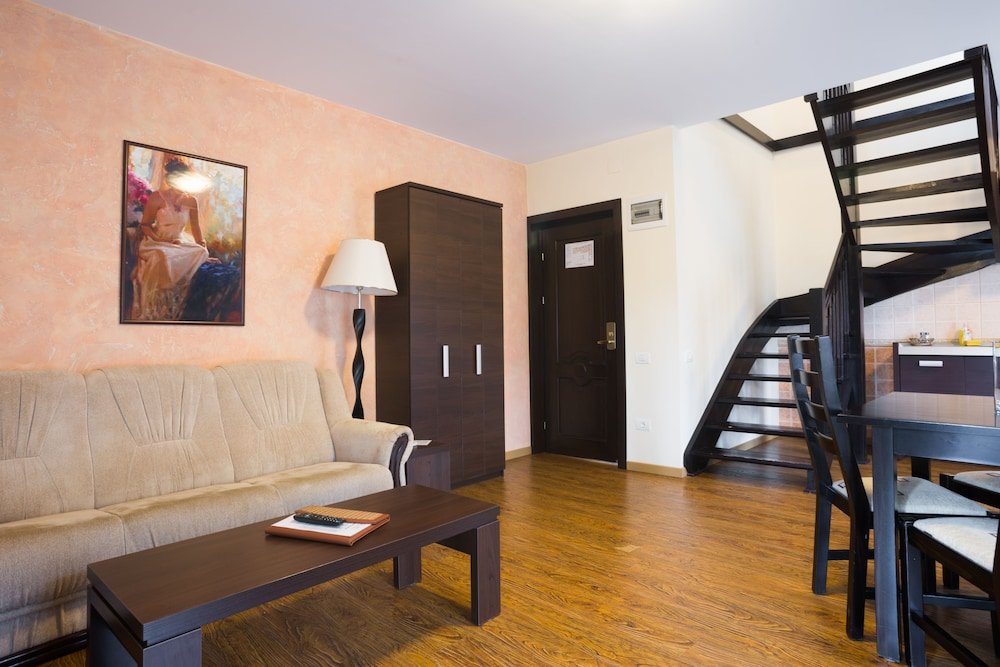 Апартаменты Executive с 2 комнатами с балконом Hotel Bucegi