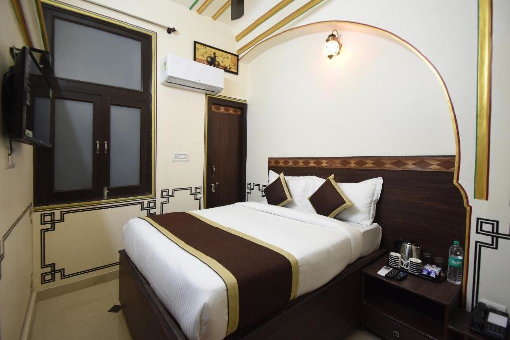 Deluxe room Virasat Mahal Heritage Hotel