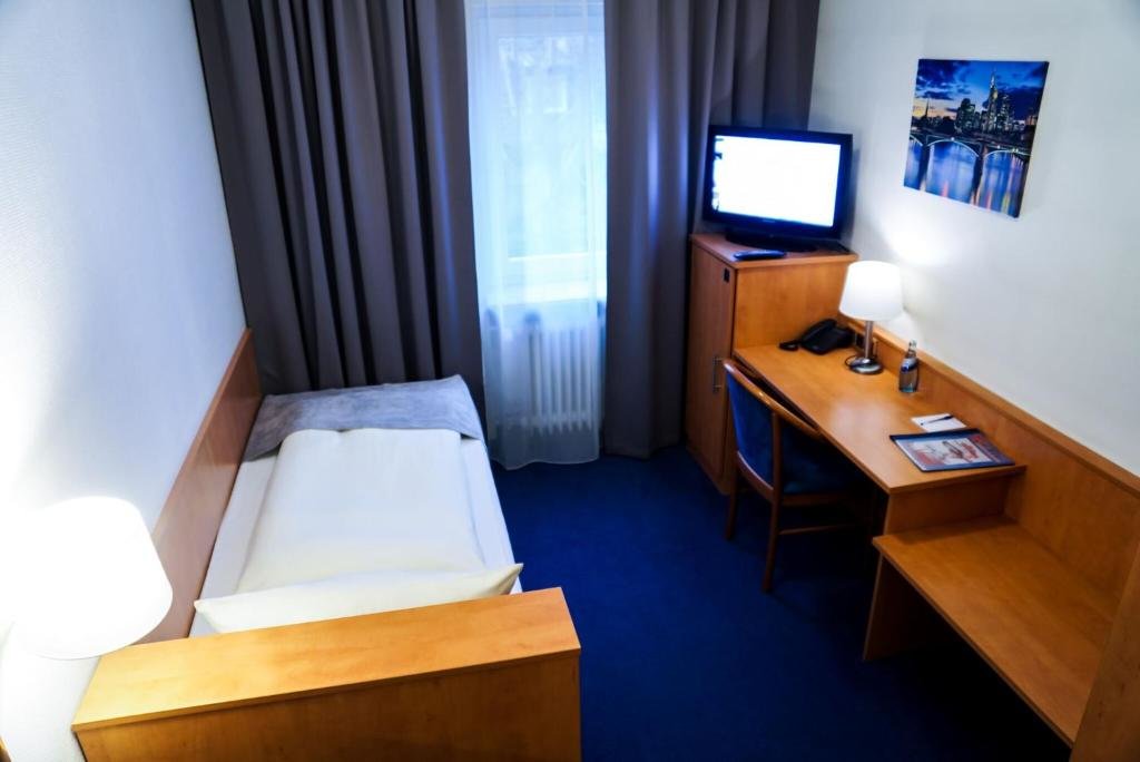 Standard Einzel Zimmer Hotel Niederraeder Hof