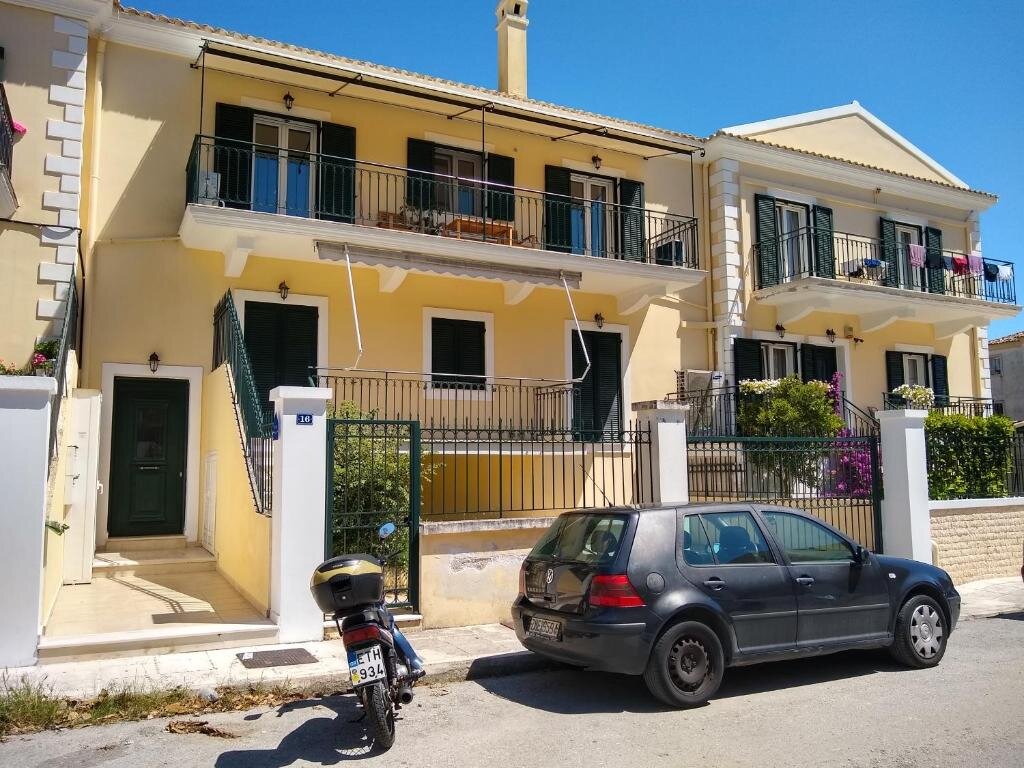 Apartamento The Bluehouse - Spacious top floor flat with parking, by Mon Repos beach