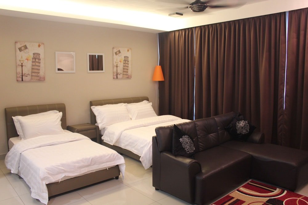 Habitación triple De lujo con balcón De Houz - Trefoil Setia Alam Home Stay