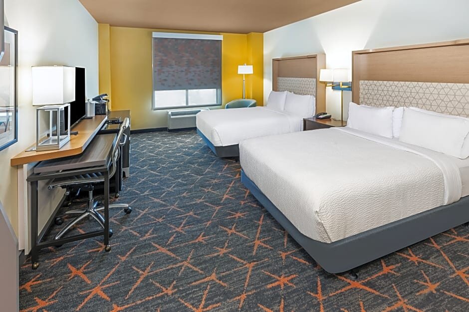 Двухместный люкс Holiday Inn & Suites Stillwater-University West, an IHG Hotel