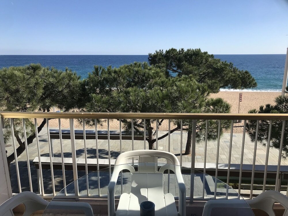 1 Bedroom Apartment with balcony and with sea view Apartamento Catalunya E-2