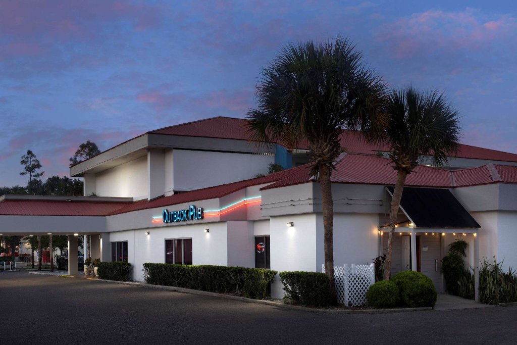 Номер Standard Quality Inn Atlantic Beach-Mayo Clinic Jax Area