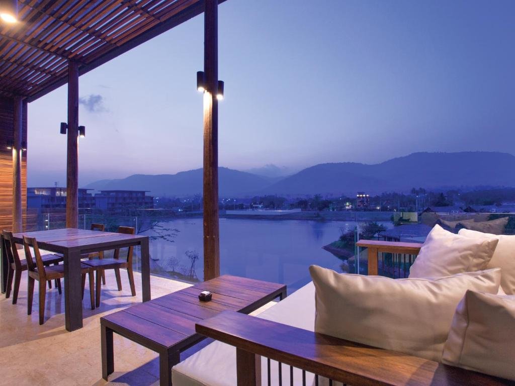 Люкс Luxury Atta Lakeside Resort Suite