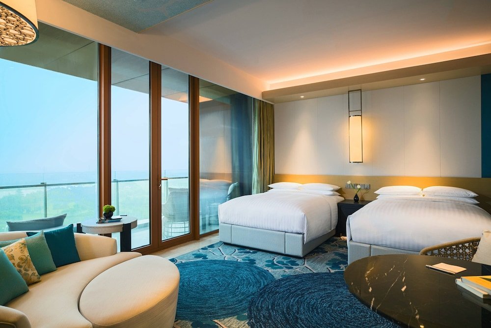 Standard Quadruple room with balcony and with lake view Renaissance Suzhou Taihu Lake Hotel