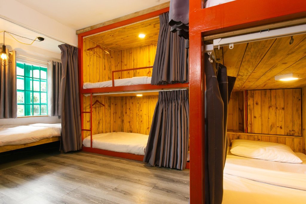 Кровать в общем номере (женский номер) DGreen Hostel