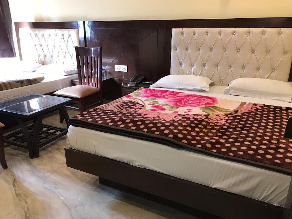 Четырёхместный семейный номер Standard ADB Rooms Gaurav Guest House