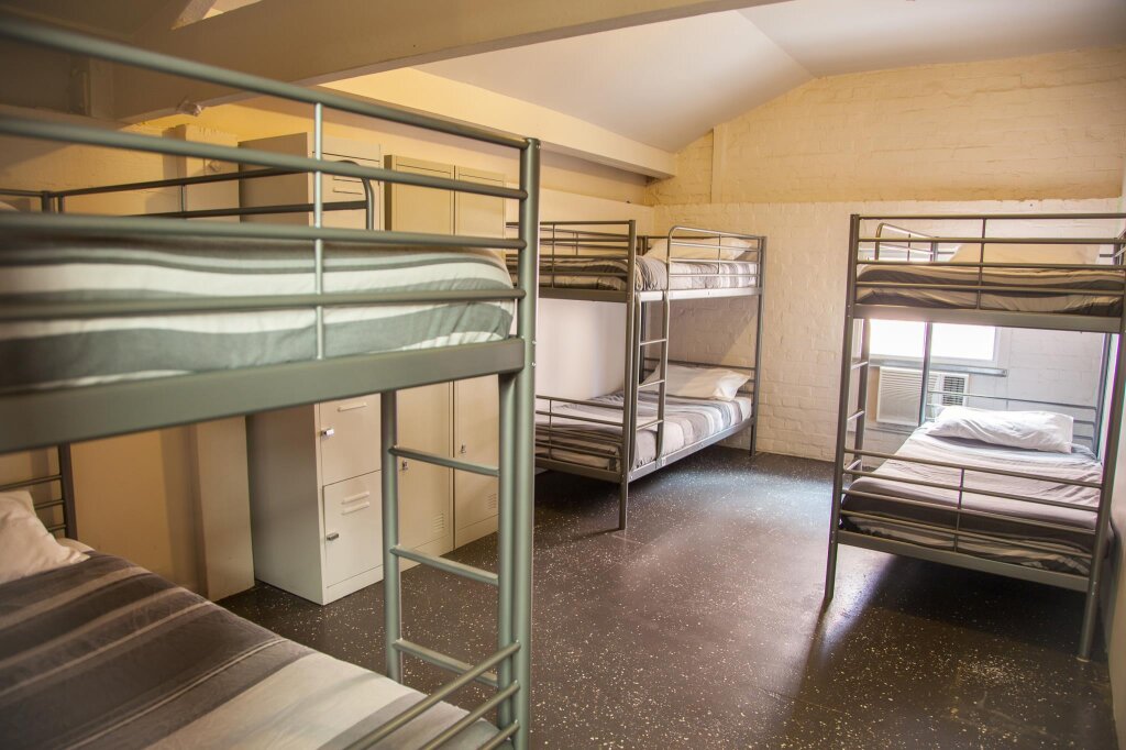 Кровать в общем номере Fremantle Hostel