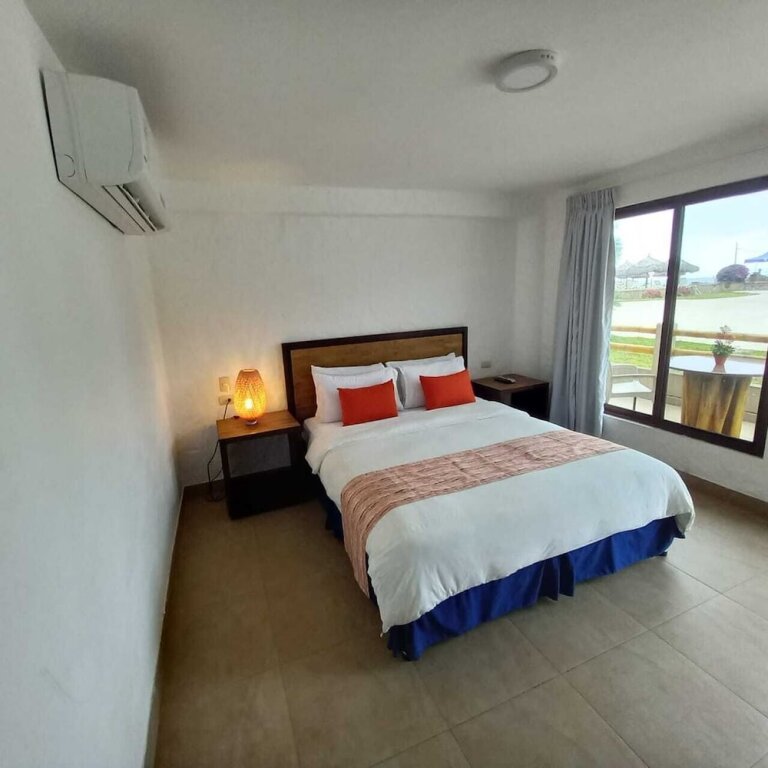 Standard Double room with balcony and with pool view Howard Johnson by Wyndham Montanita