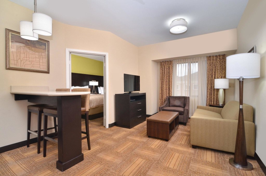 Люкс с 2 комнатами Staybridge Suites Tomball - Spring Area, an IHG Hotel
