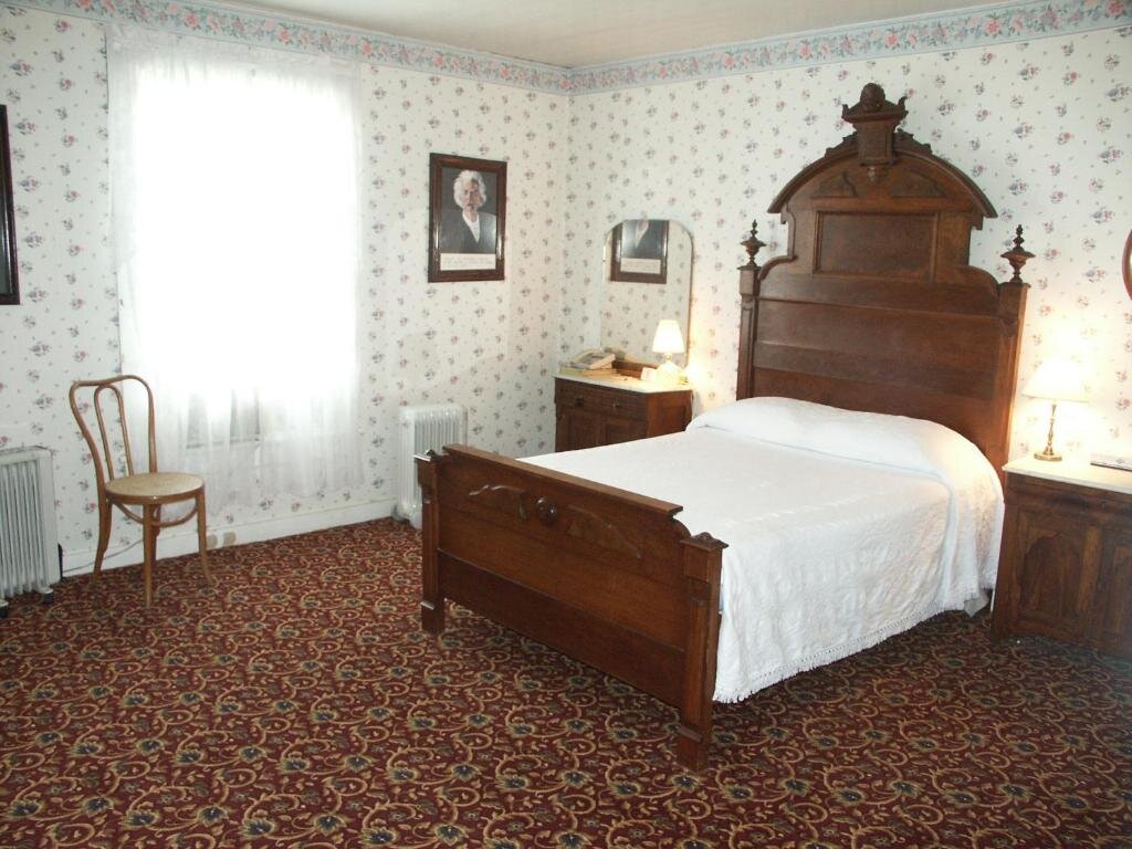 Standard Double room Bridgeport Inn