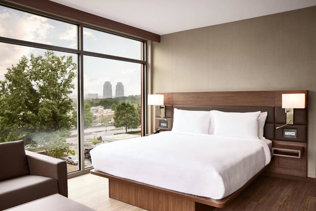 Номер Standard AC Hotel by Marriott Atlanta Perimeter