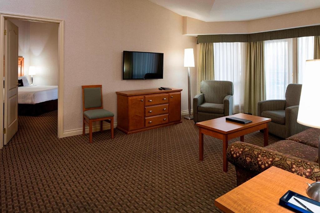 Номер Standard с 2 комнатами Delta Hotels by Marriott Grand Okanagan Resort