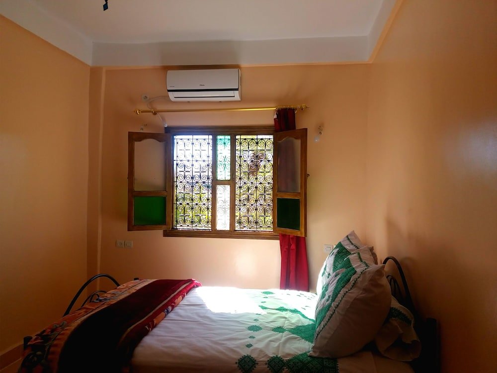 Кровать в общем номере Kasbah Elmehdaoui