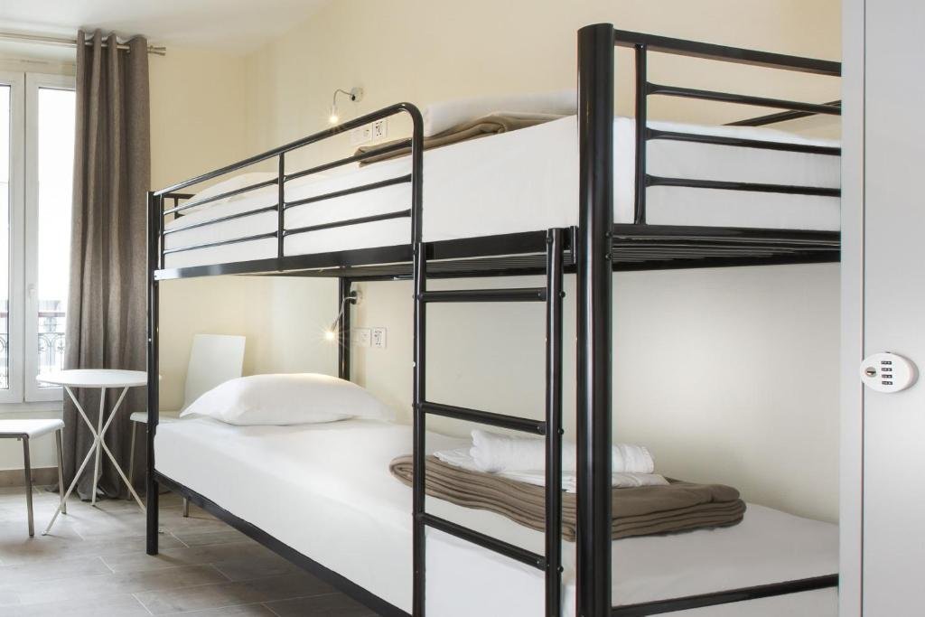 Кровать в общем номере (женский номер) Enjoy Hostel